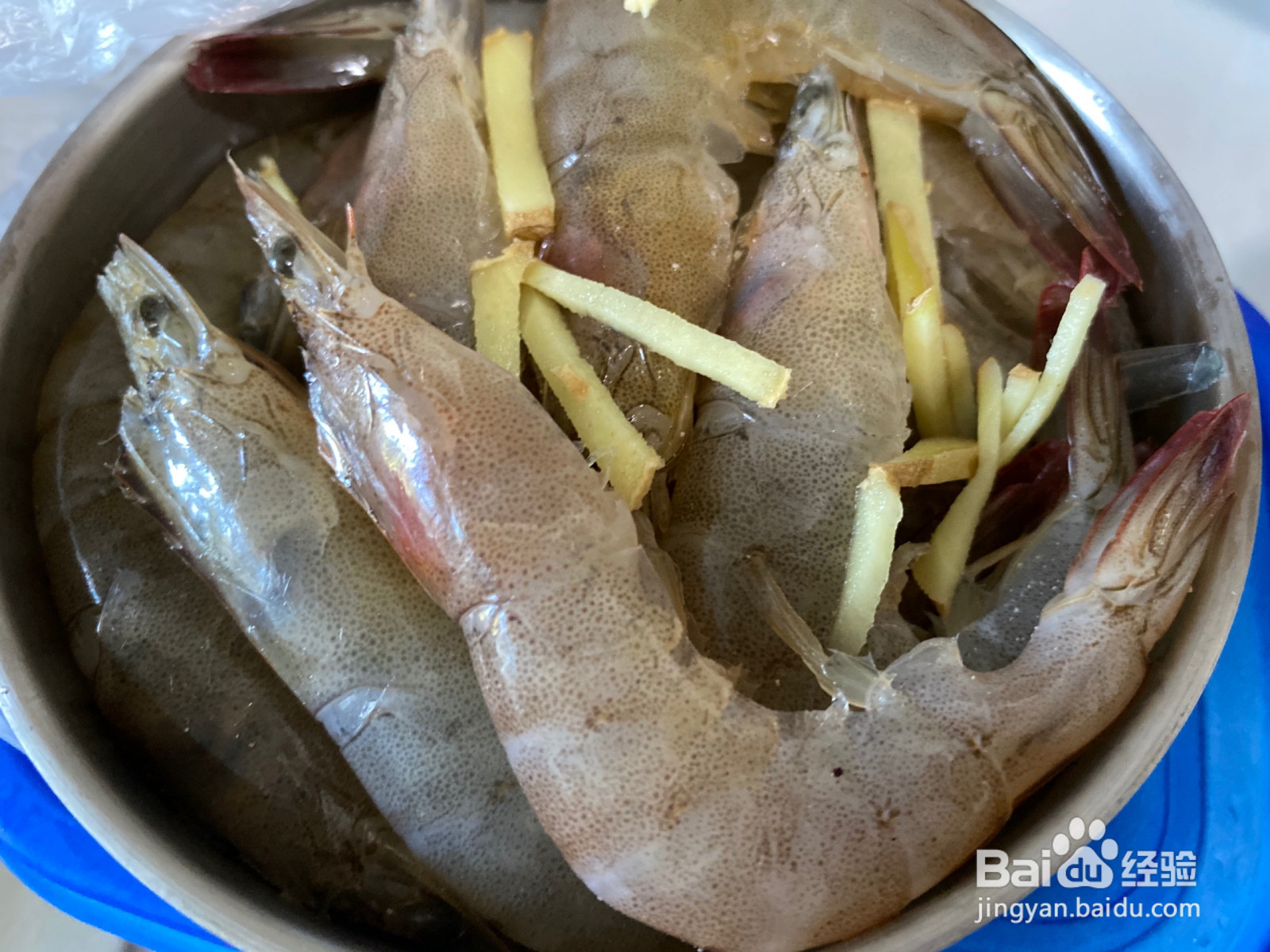 三汁焖锅鸡翅大虾的做法