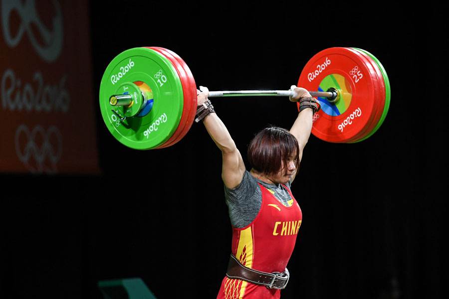 奥运会举重时运动员往手上擦的粉是什么干什么用的