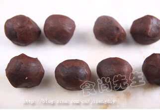 红豆沙冰皮月饼