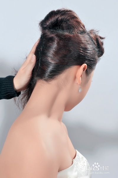 化妆造型之时尚奢华新娘发型设计