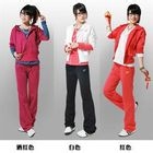 酒红裤子配什么上衣