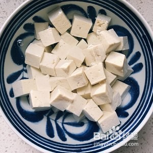 食补养生香椿芽拌豆腐的做法