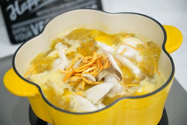 金汁鲍鱼松茸鸡汤