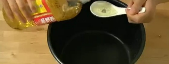 如何用电饭煲做蛋糕 在家做蛋糕窍门