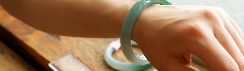 翡翠手镯尺寸大小及配戴方法