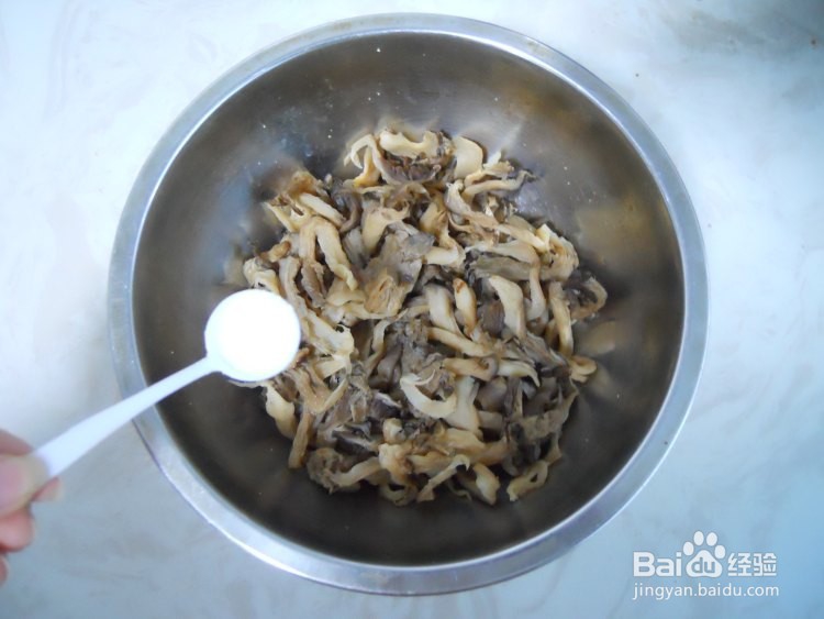 软炸新鲜的蘑菇