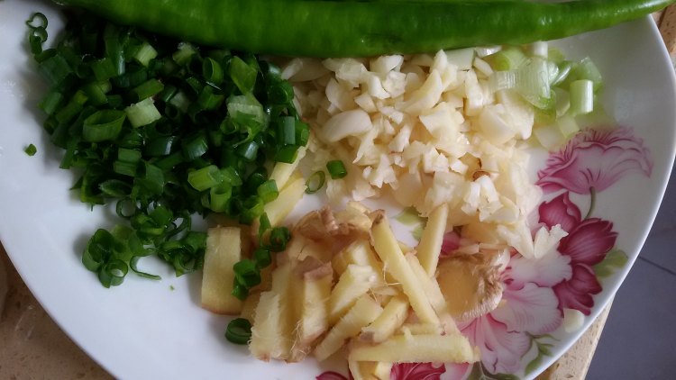 美味的香辣香菇鱼做法，家常必备哦