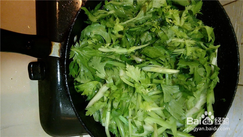 #美食#炒芹菜的做法