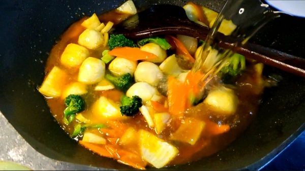 圣迪乐椰香时蔬咖喱鱼丸