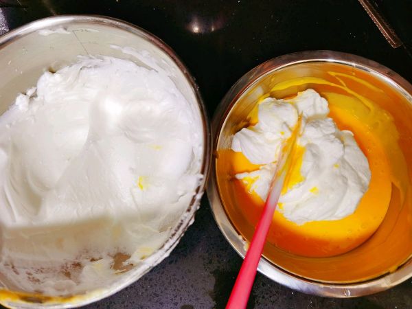 爱心白巧克力夹心慕斯蛋糕