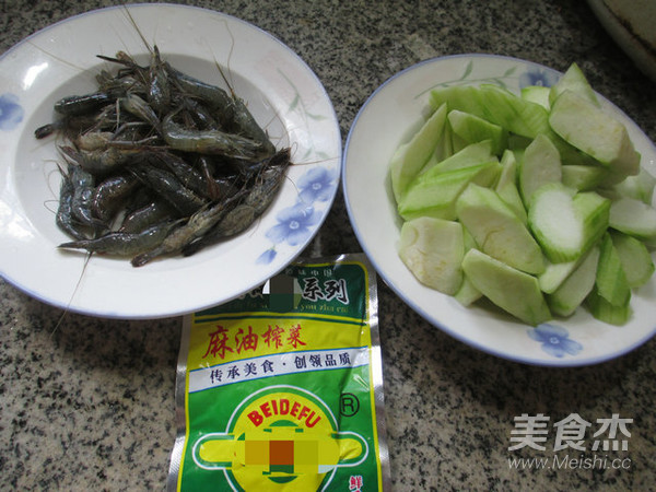 榨菜丝河虾丝瓜汤