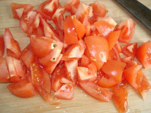 超级简单又美味的番茄玉米大骨汤