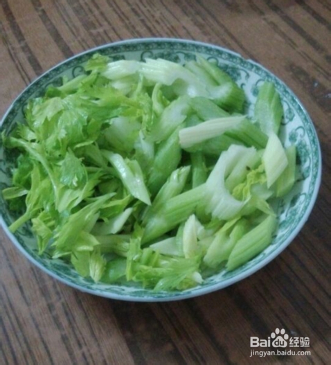 怎样做养生菜(一)之西芹清炒黑木耳