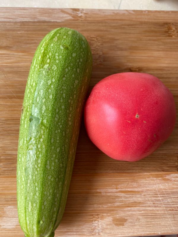 西红柿炒西葫芦