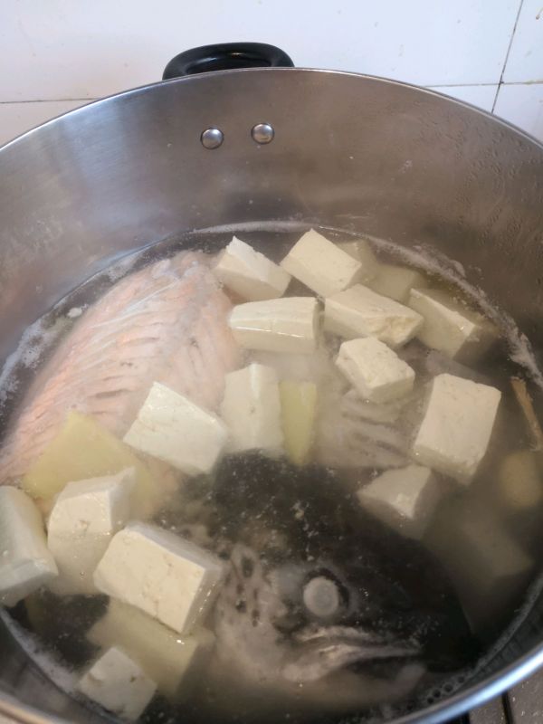 咖喱鱼头豆腐煲