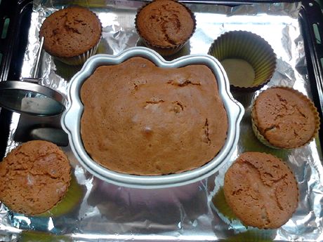 凯蒂猫玫瑰海绵蛋糕