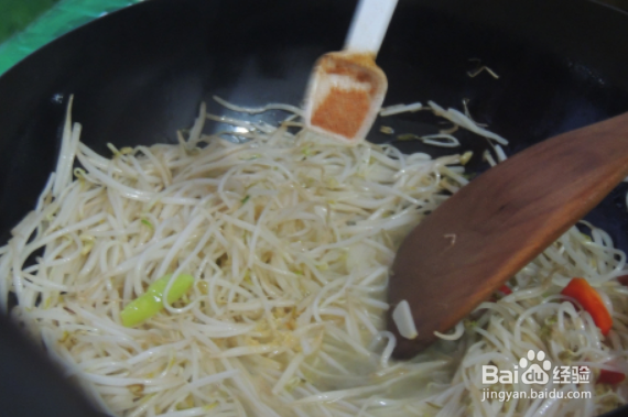 柿子椒炒豆芽的做法