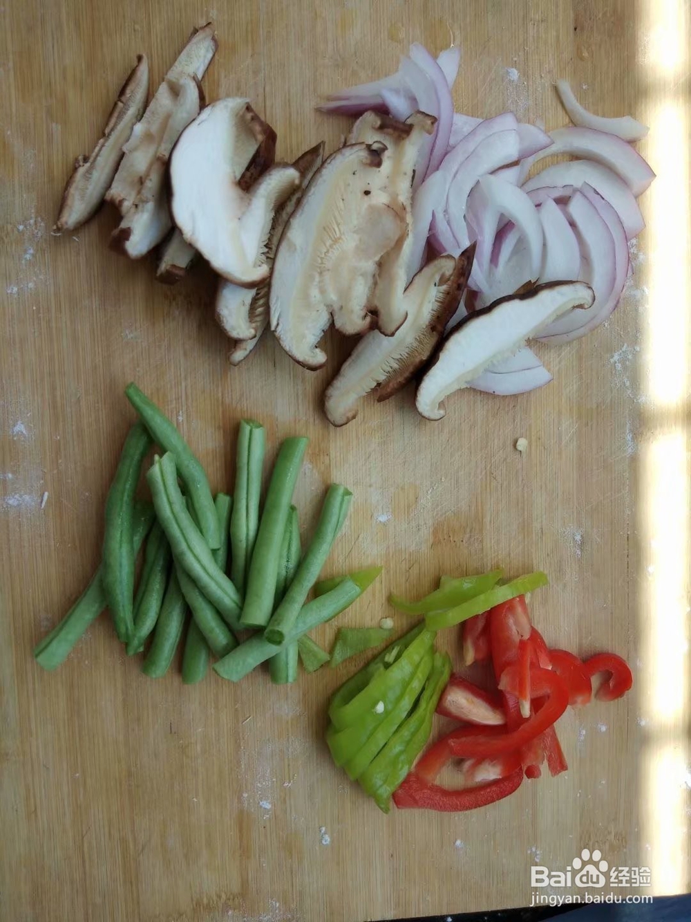 电饭煲制作美味的煲仔饭