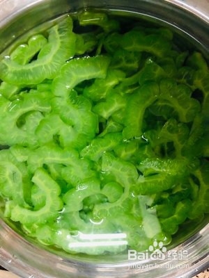 健康养生佳品凉拌苦瓜的做法