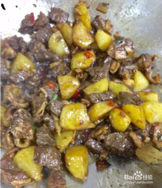 制作牛腩焖土豆