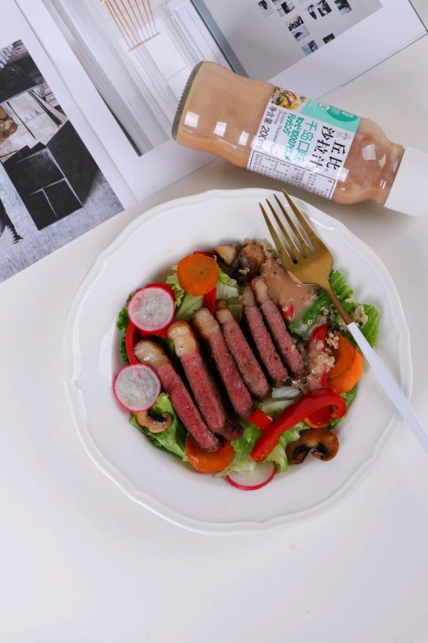 学会这道西冷牛排沙拉