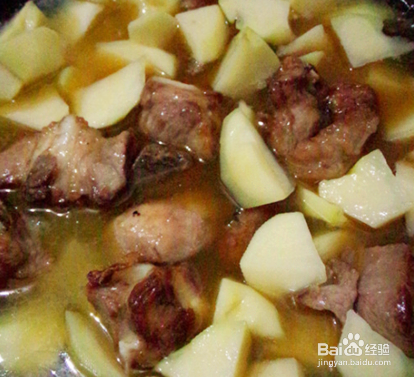 家常土豆烧排骨的做法