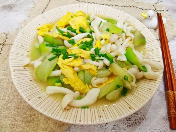 鸡蛋菌菇炒丝瓜