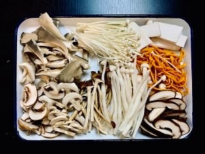 鲜到起飞的菌菇汤