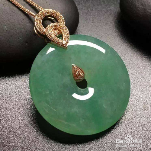 翡翠平安扣怎么佩戴好看