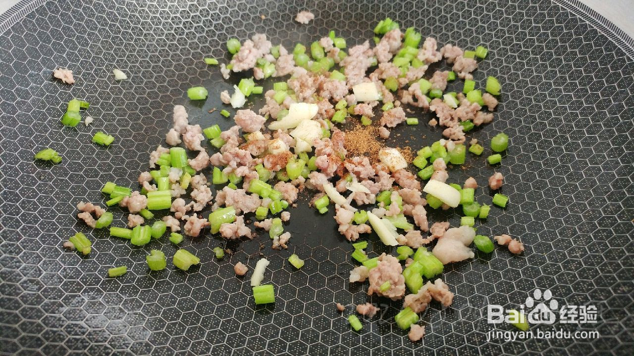 香芹肉酱烧瓜条的做法