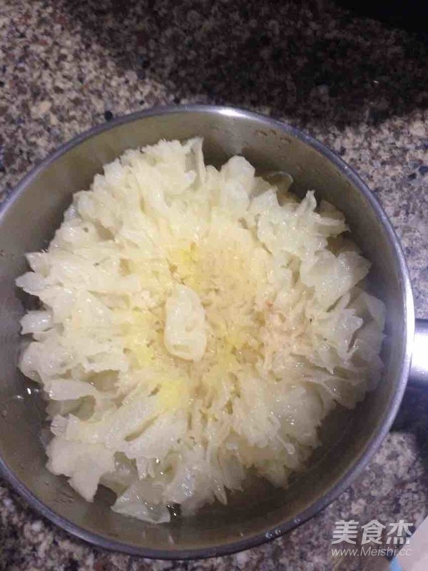 银耳红枣雪梨羹