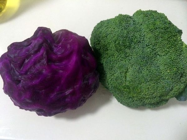 蒜蓉西兰花炒紫甘蓝