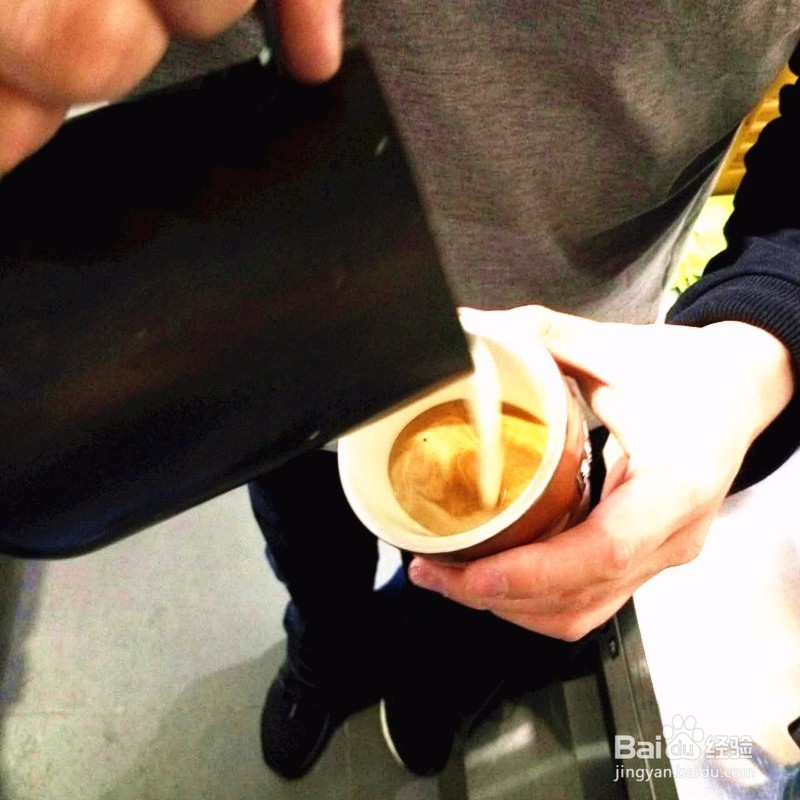 SCAE认证咖啡师教你在咖啡店该如何做好一杯拿铁