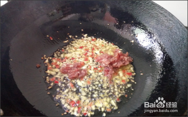 如何做出一道蒜香肉末蒿菜