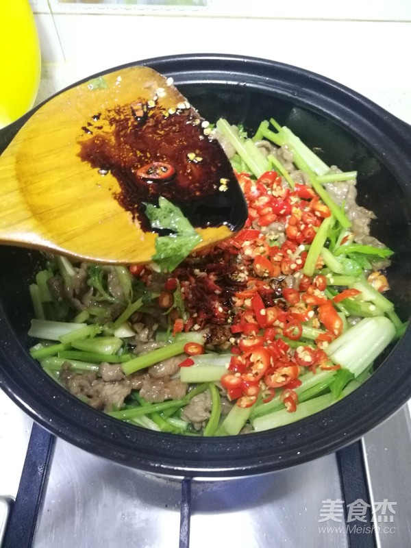 芹菜炒牛肉（砂锅版）