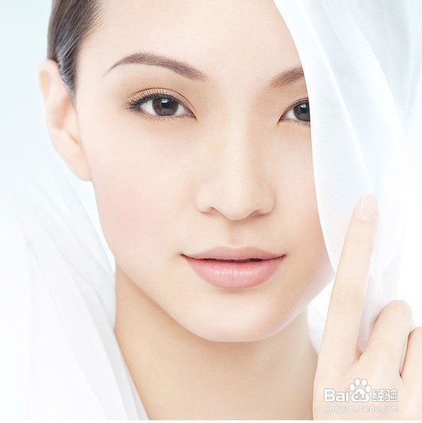 怎么才能保持我们的皮肤白嫩呢。