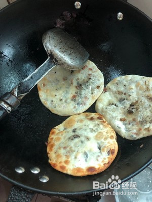 梅干菜扣肉饼的做法