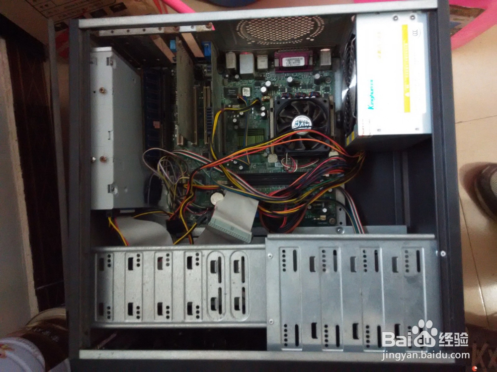 电脑开机风扇转显示器没反