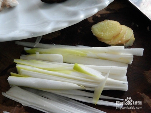 双菇蚝油辣肉烩油条
