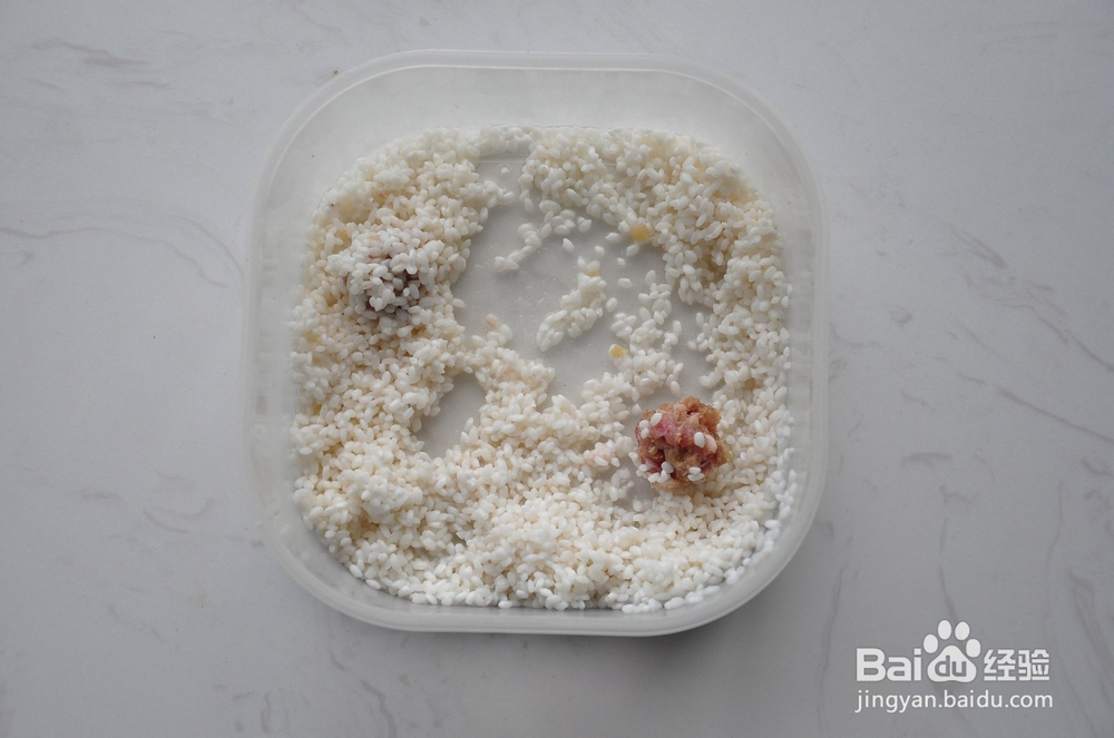 这道鲜香软糯的糯米珍珠丸子送给你~