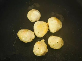 奶香丸子烩意面怎么做？