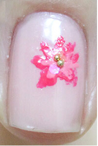 彩绘美甲简单花朵教程