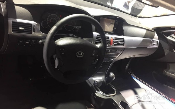 路上偶遇福特蒙迪欧，凑近一看车标却忍不住冷笑