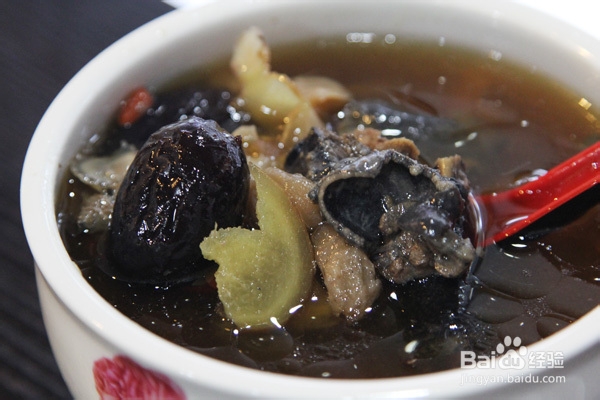 西洋参炖乌骨鸡汤