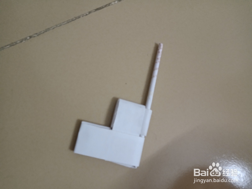 小时的玩具纸手枪