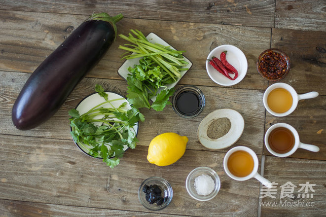 烧烤茄子的灵魂是酱料啊