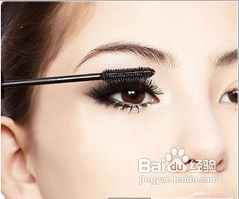 2012夏季妆容流行趋势烟熏妆再现魅力