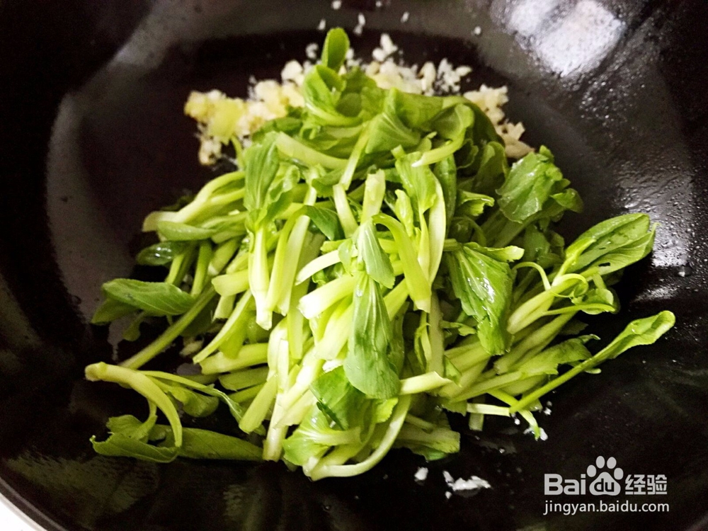 木耳炒青菜的做法