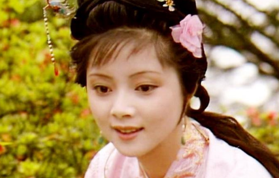 《红楼梦》中，“品格端方，容貌丰美，行为豁达，随时从分。”说的是（    ）