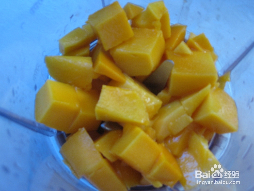 如何快速做好夏日解暑佳品芒果沙冰？